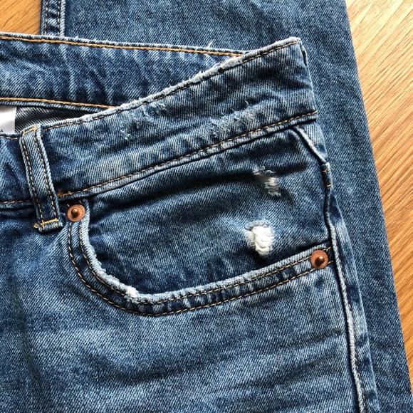 H&M High-Waisted Straight Leg Jeans - Picture 3 of 9